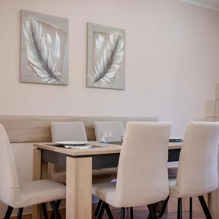 Luka Apartment *