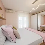 Apartment Luka Rab Town