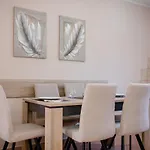 Luka Apartment *