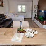 Luka Apartment *