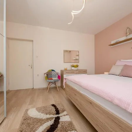 Luka Apartman Rab Town