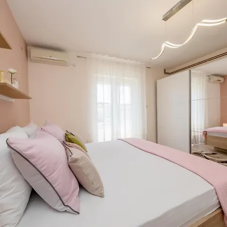 Apartment Luka Rab Town