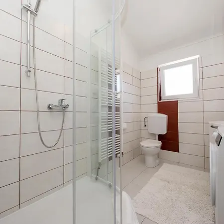 Luka Apartment *