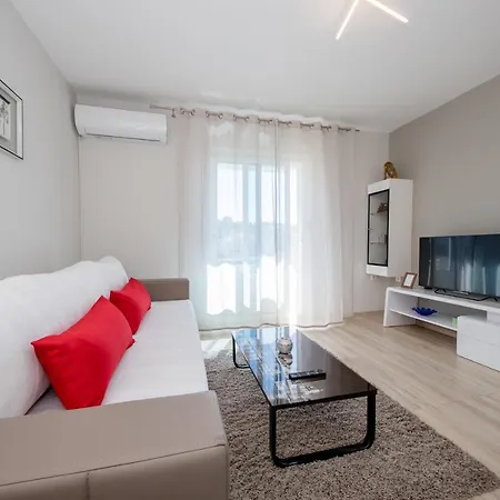 Apartment Luka
