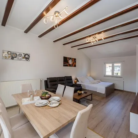 Luka Apartment *