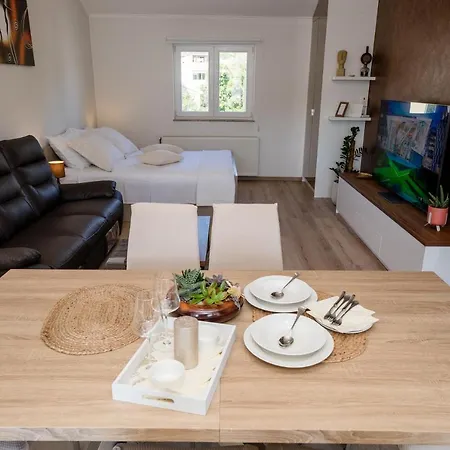 Luka Apartment *