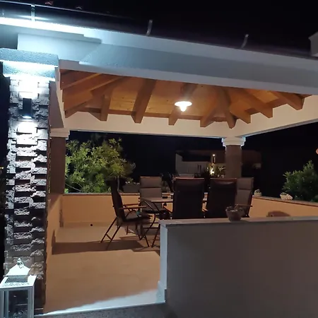 Luka Apartment Rab Town