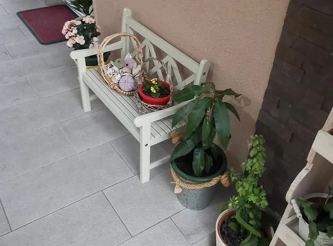Luka Apartment *