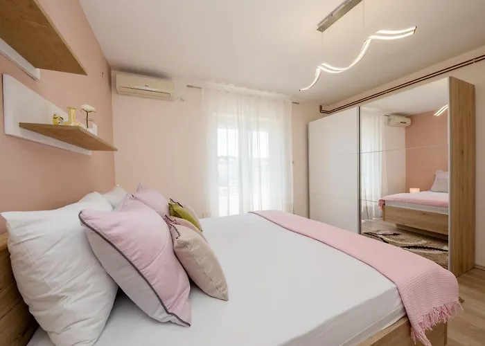 Apartment Luka Rab Town