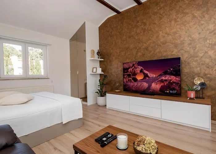 Apartment Luka Rab Town