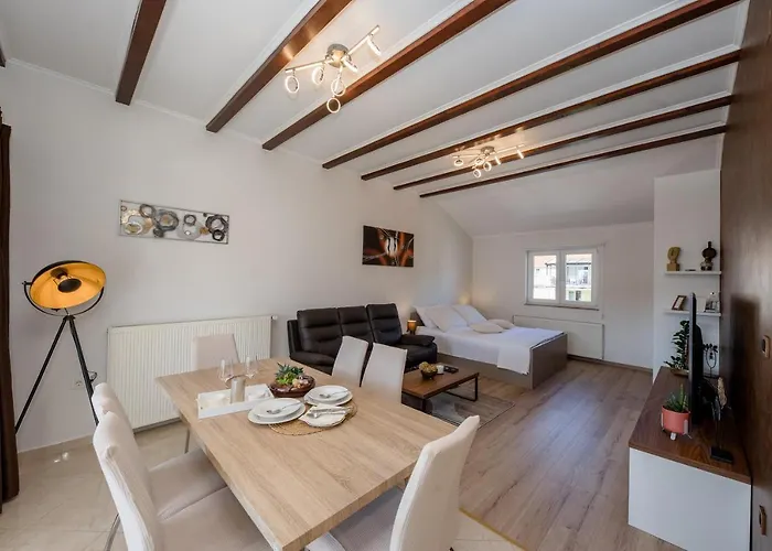 Luka Apartment *