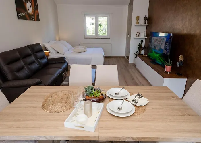 Luka Apartment *